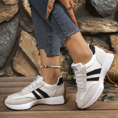 Mira Sneakers