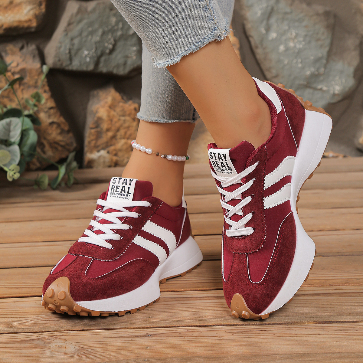 Mira Sneakers