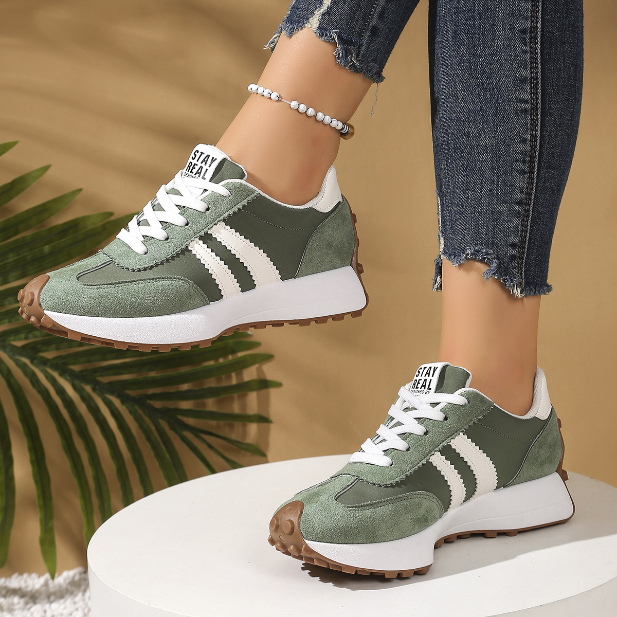 Mira Sneakers