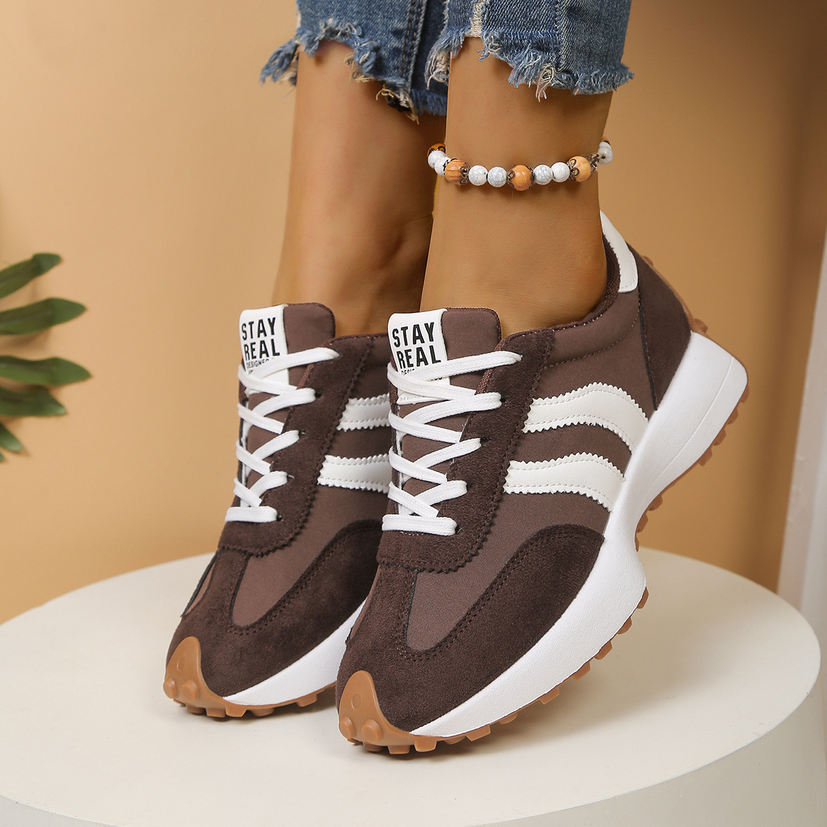 Mira Sneakers