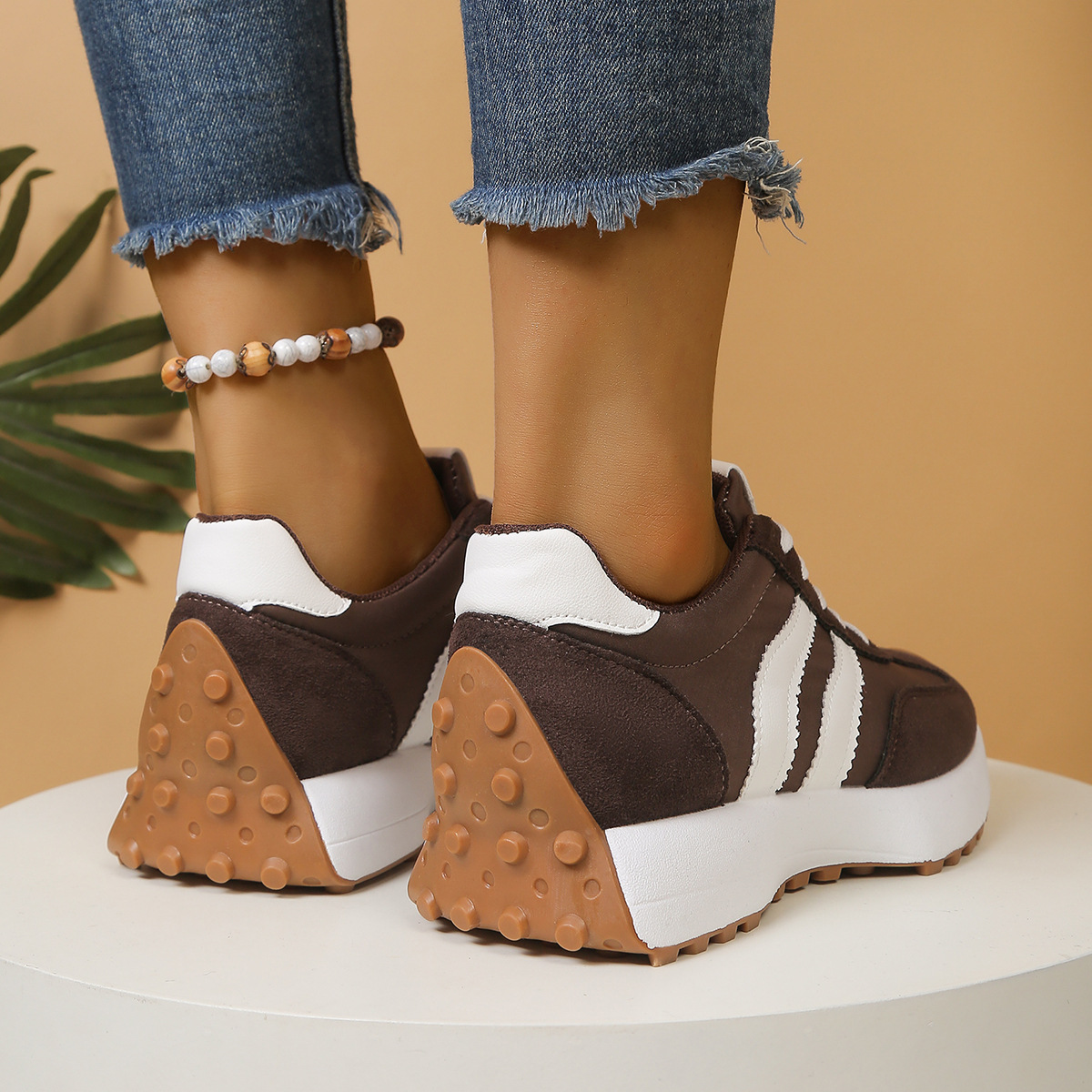 Mira Sneakers