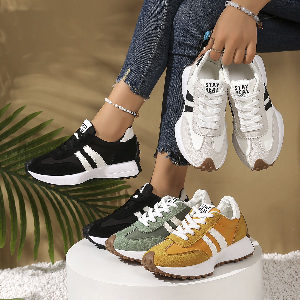Mira Sneakers