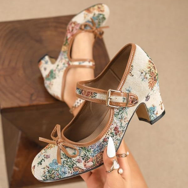 Flora Retro Pumps