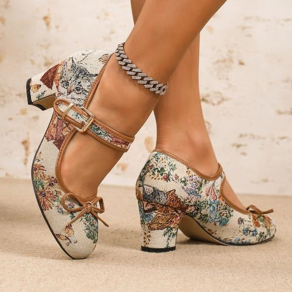 Flora Retro Pumps